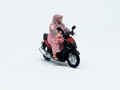 Miniature toy Figure emak emak mio skala 1-64 diorama diecast